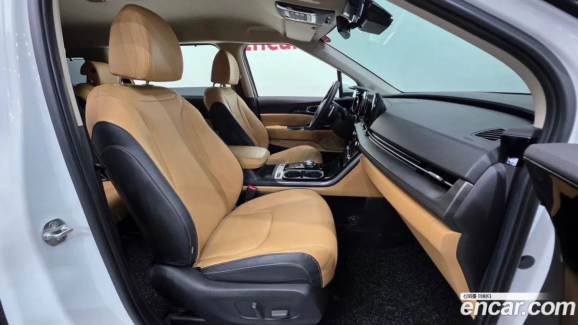 Kia Carnival — фото 10