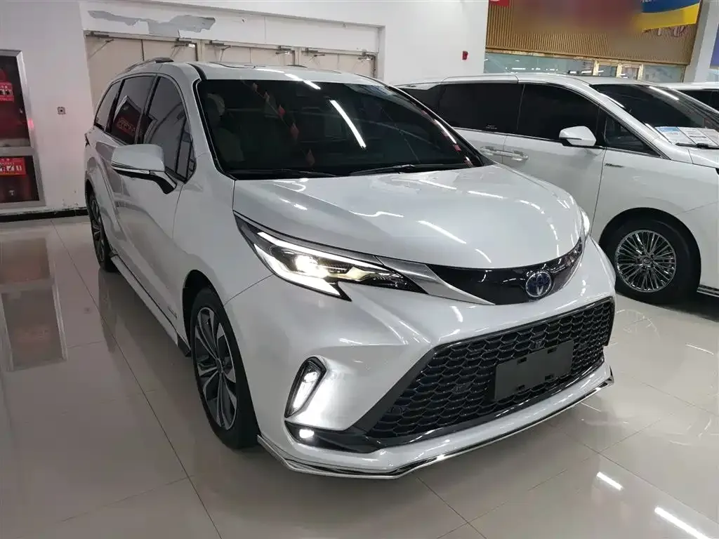 Toyota Granvia 2023 из CN, фото 8