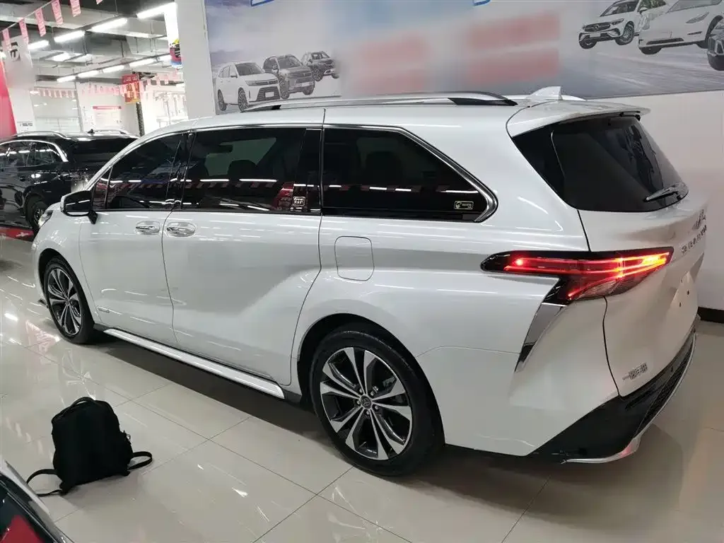 Toyota Granvia 2023 из CN, фото 6