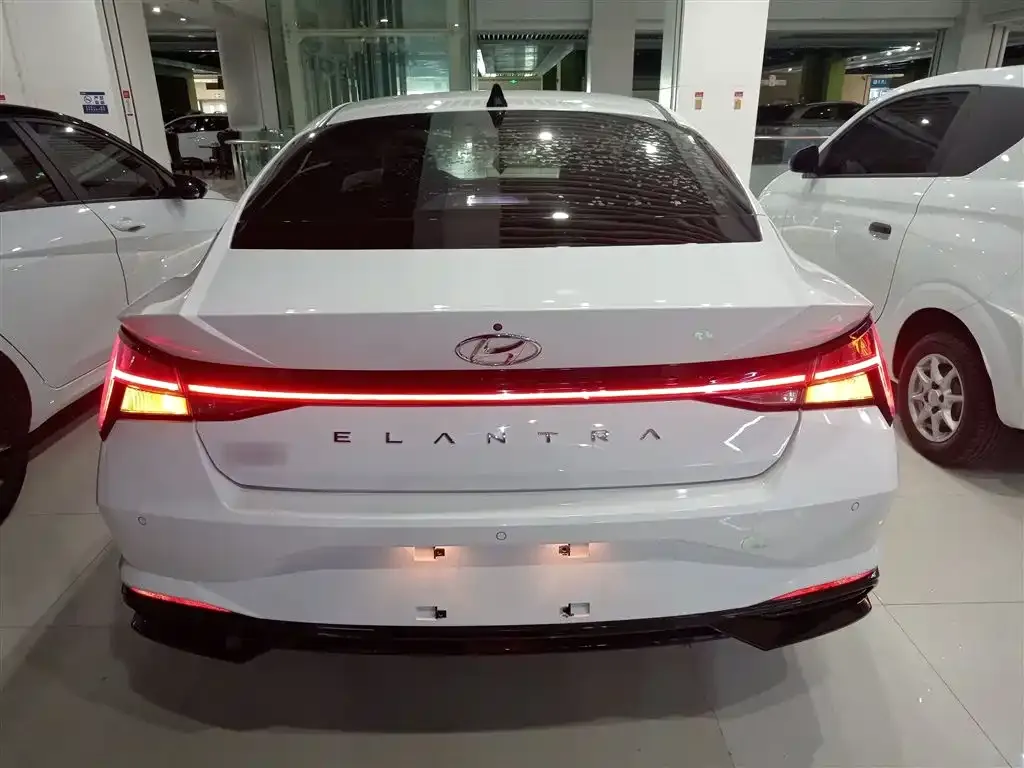 Hyundai Elantra 2022 из CN, фото 10