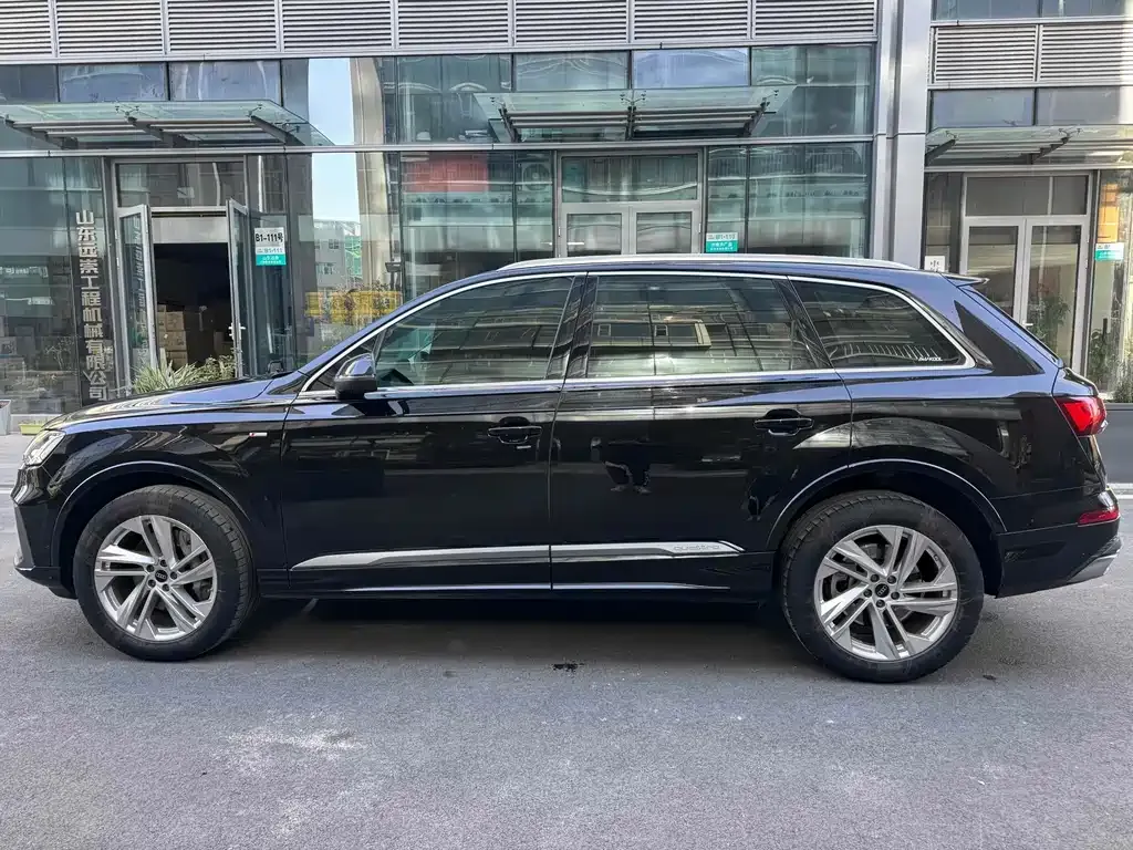Audi Q7 2024 из CN, фото 6