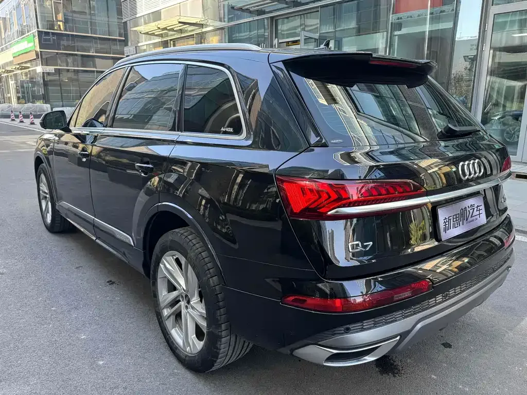 Audi Q7 2024 из CN, фото 5