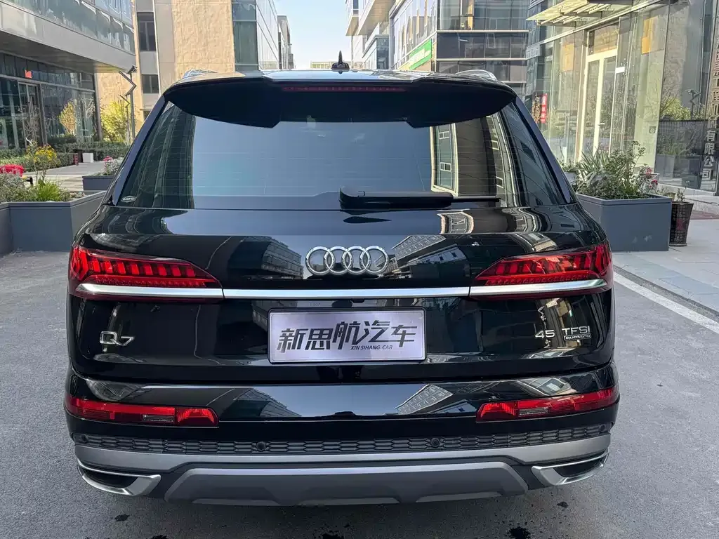 Audi Q7 2024 из CN, фото 9