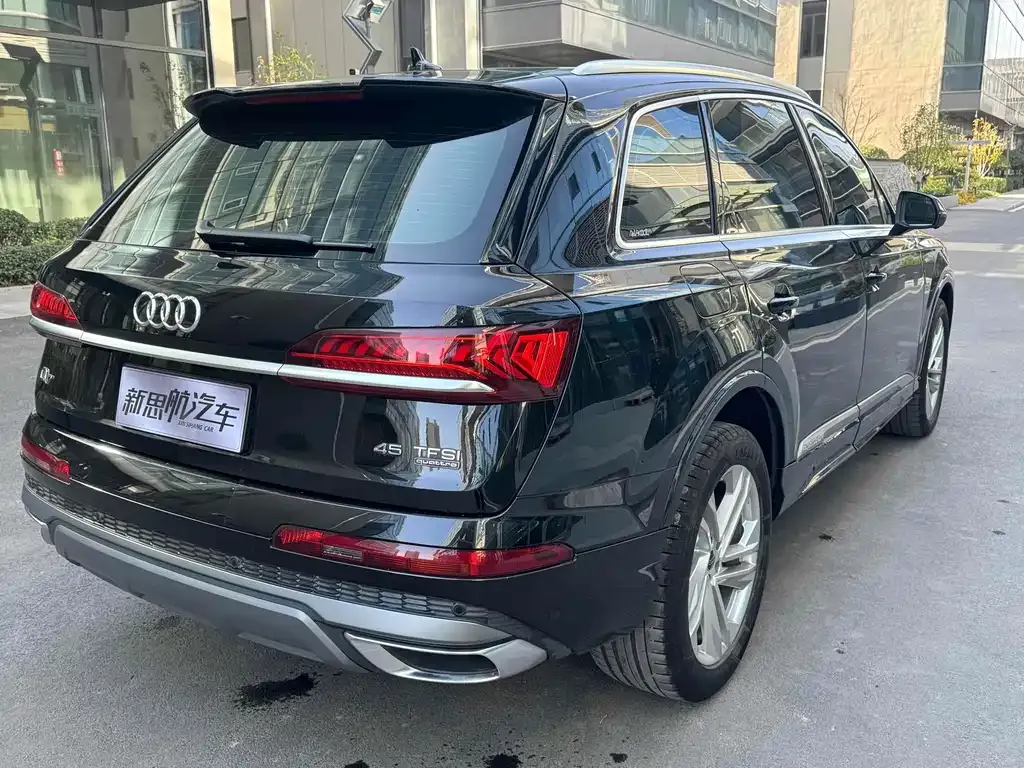 Audi Q7 2024 из CN, фото 3