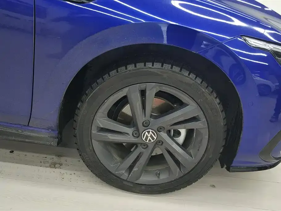 Volkswagen Golf 2023 из CN, фото 2