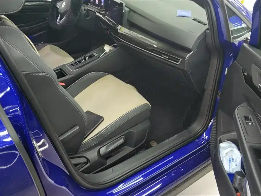 Volkswagen Golf 2023 из CN, фото 9