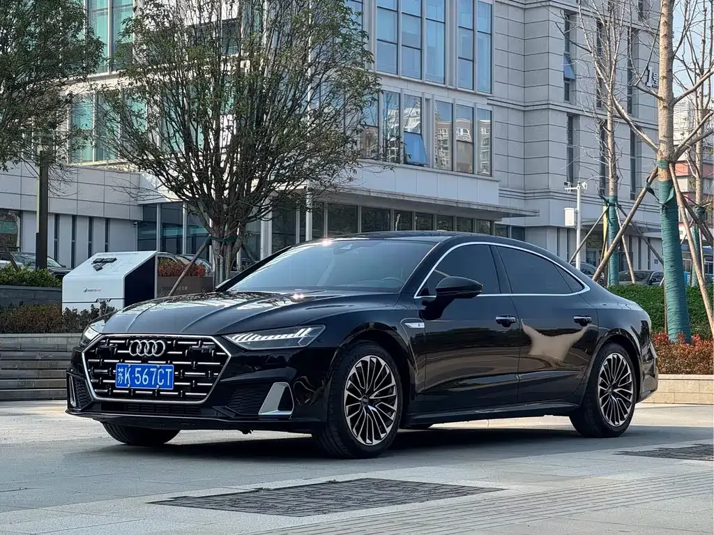 Audi A7L — фото 1
