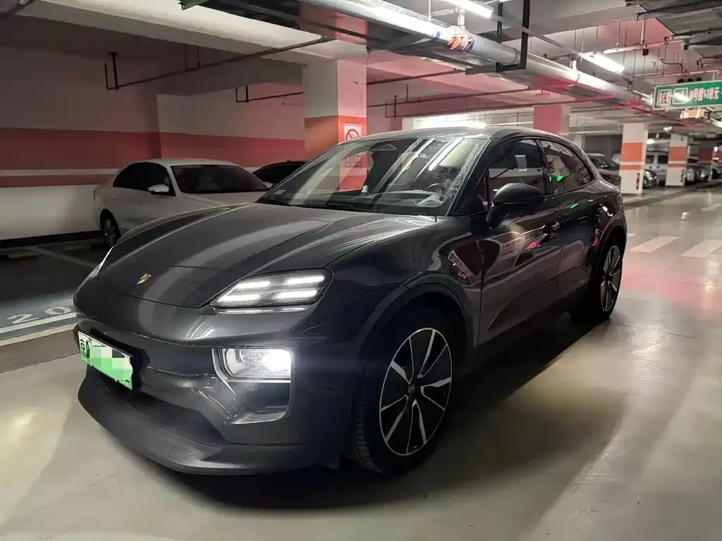 Porsche Macan EV