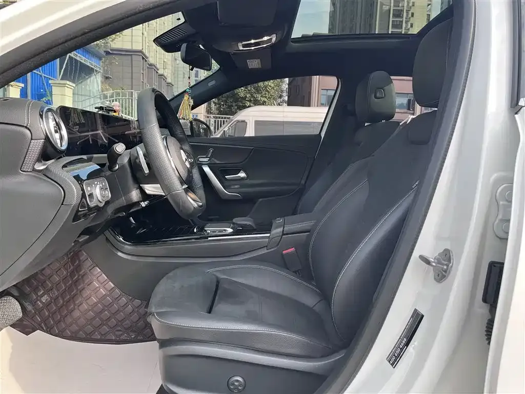 Mercedes-Benz A-Class 2023 из CN, фото 7