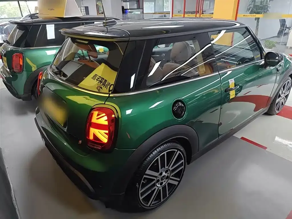 MINI Cooper (3-door) 2023 из CN, фото 2