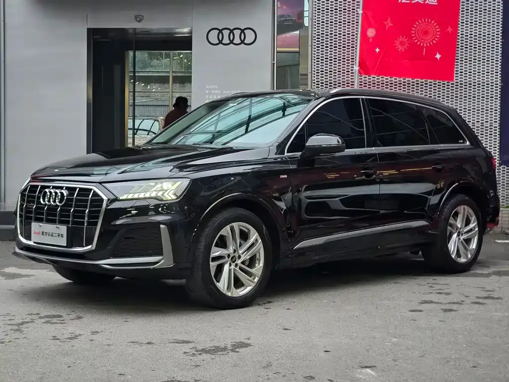 Audi Q7 — фото 1