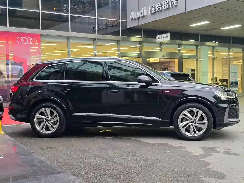 Audi Q7 — фото 10