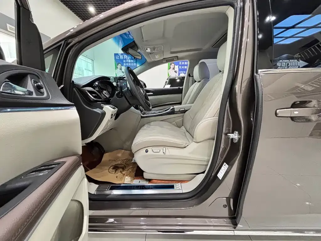 Buick GL8 2024 из CN, фото 10
