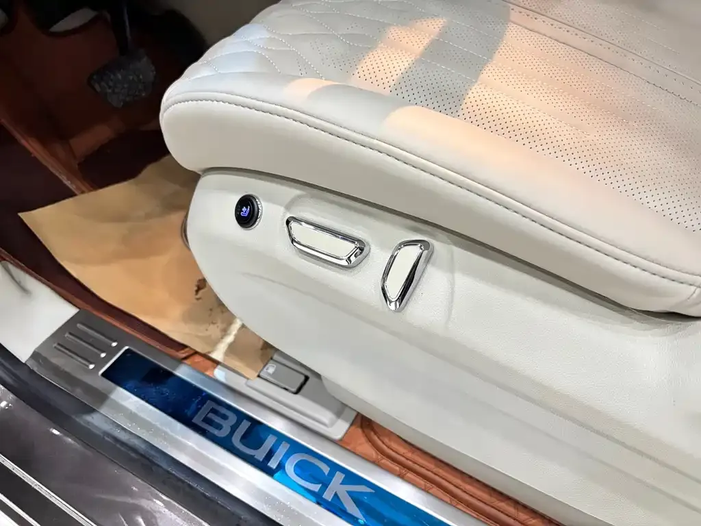 Buick GL8 2024 из CN, фото 3