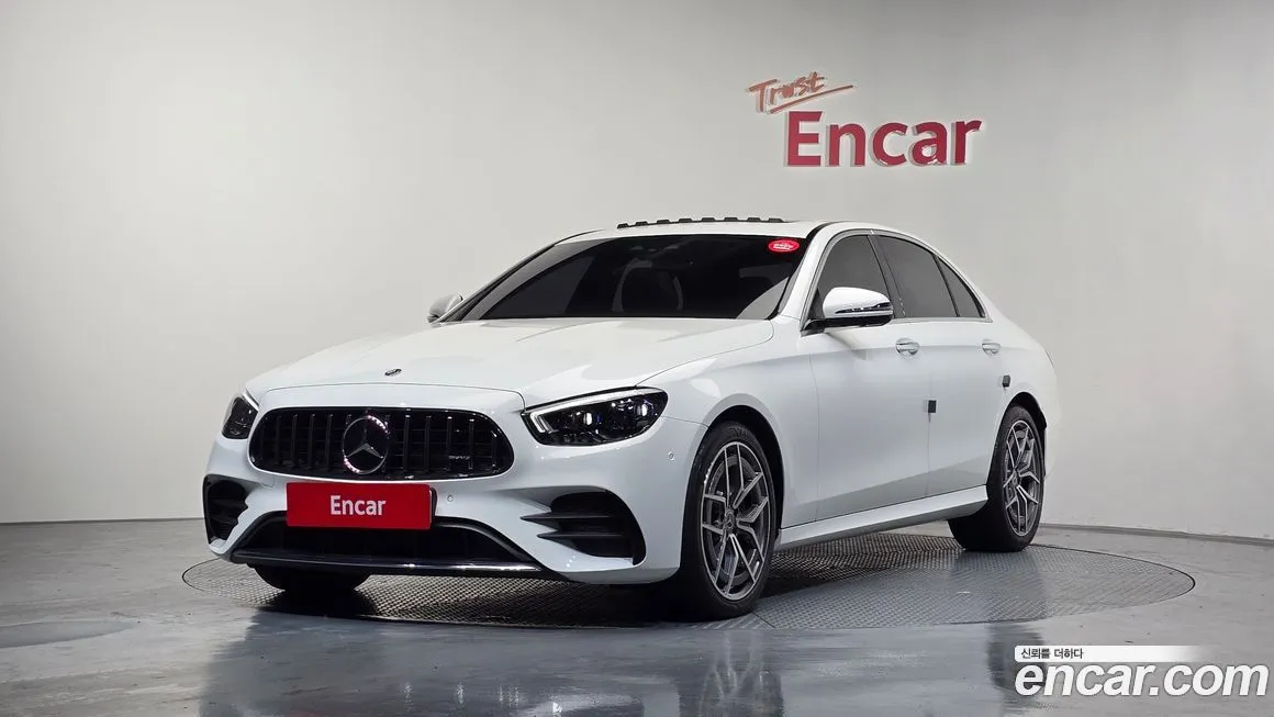 Mercedes-Benz E-Class — фото 1