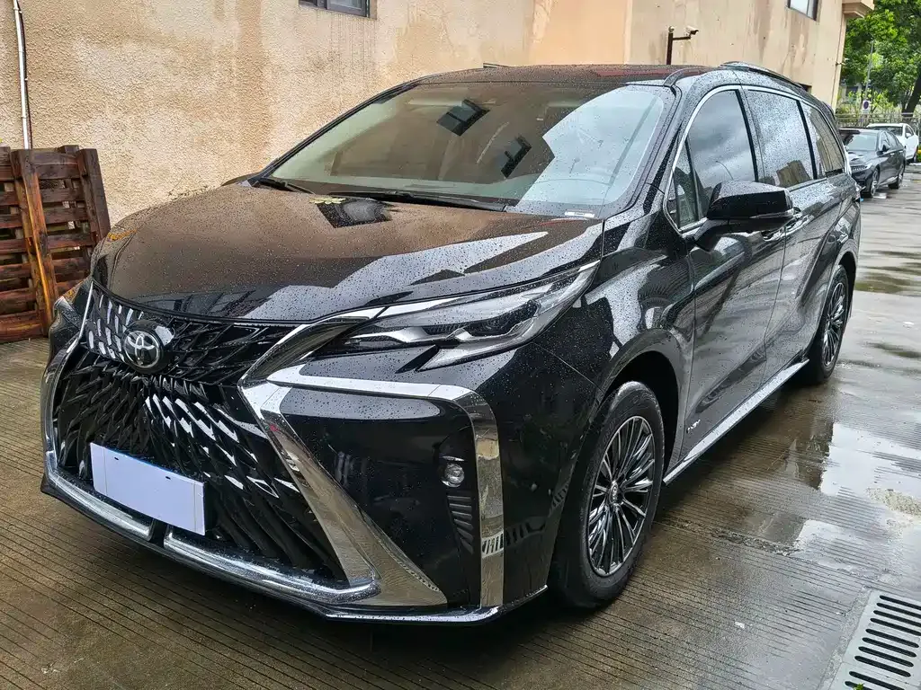 Toyota Sienna 2024 из CN, фото 1