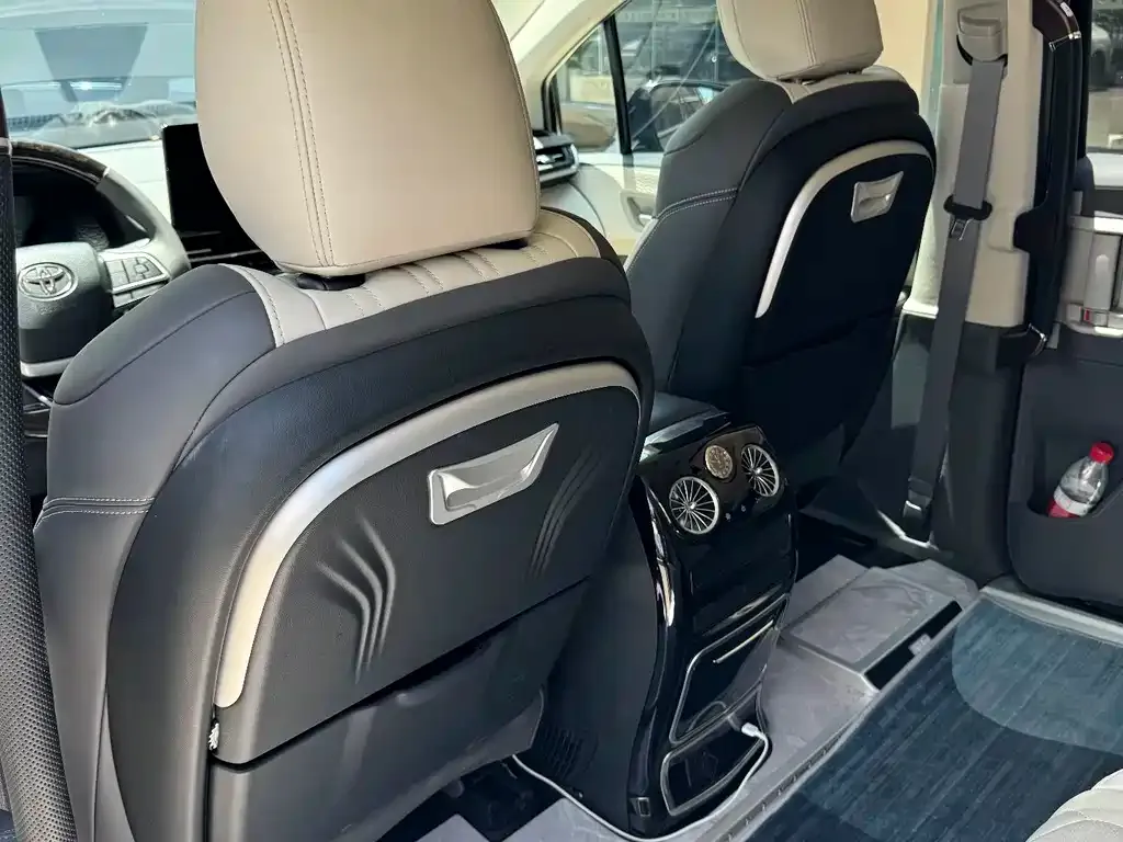 Toyota Sienna 2024 из CN, фото 8
