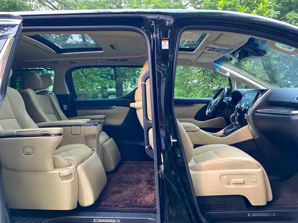 Toyota Alphard 2023 из CN, фото 10