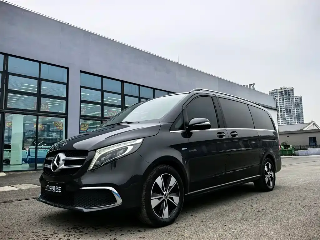 Mercedes-Benz V-Class — фото 1