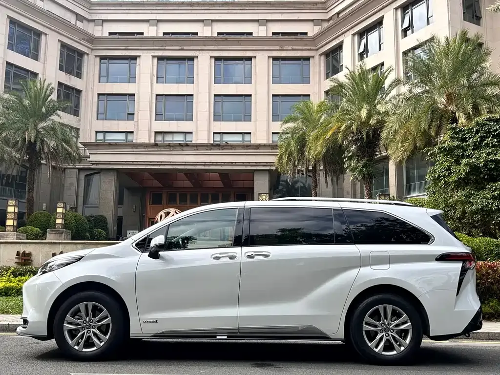 Toyota Sienna 2022 из CN, фото 10