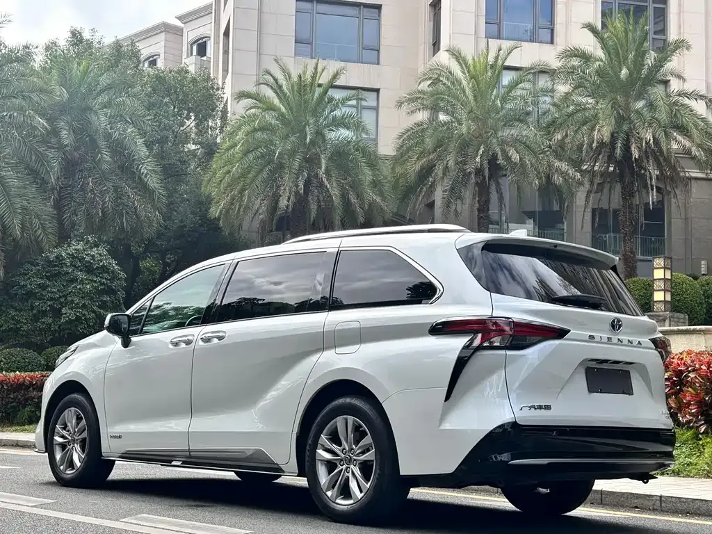 Toyota Sienna 2022 из CN, фото 3