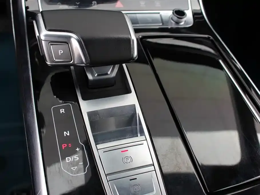 Audi Q8 2021 из CN, фото 4