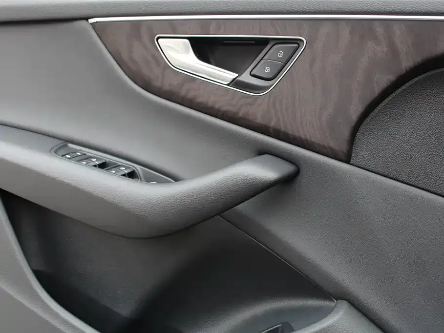 Audi Q8 2021 из CN, фото 9