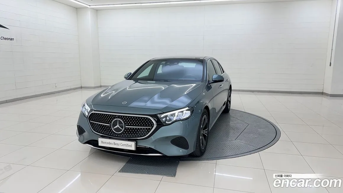 Mercedes-Benz E-Class — фото 1