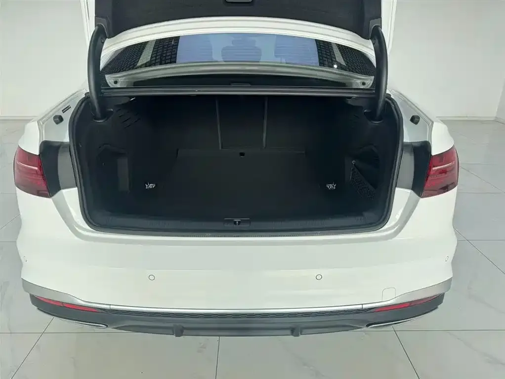 Audi A4L 2023 из CN, фото 10