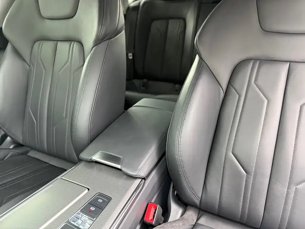 Audi A7 2021 из CN, фото 4