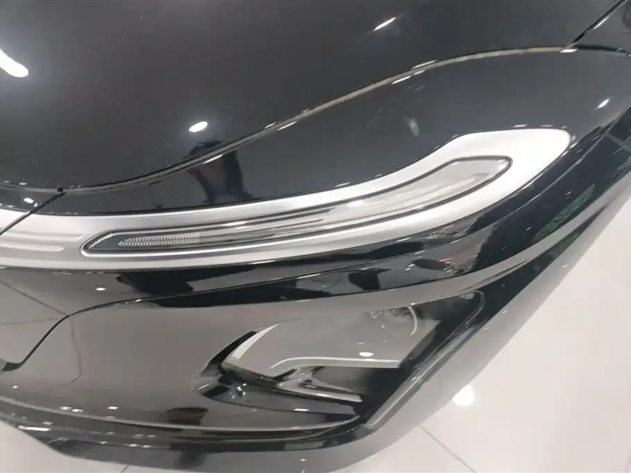 Hongqi E-QM5 — фото 2