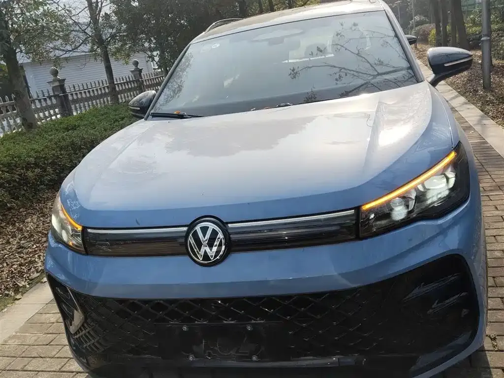 Volkswagen Tiguan L — фото 10