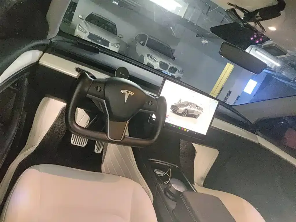 Tesla Model Y — фото 3