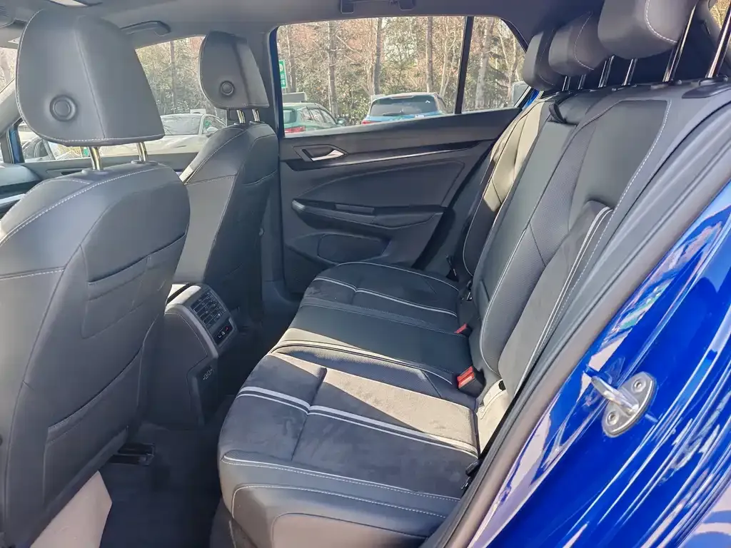Volkswagen Golf 2023 из CN, фото 9