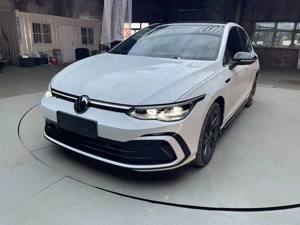 Volkswagen Golf 2023 из CN, фото 1