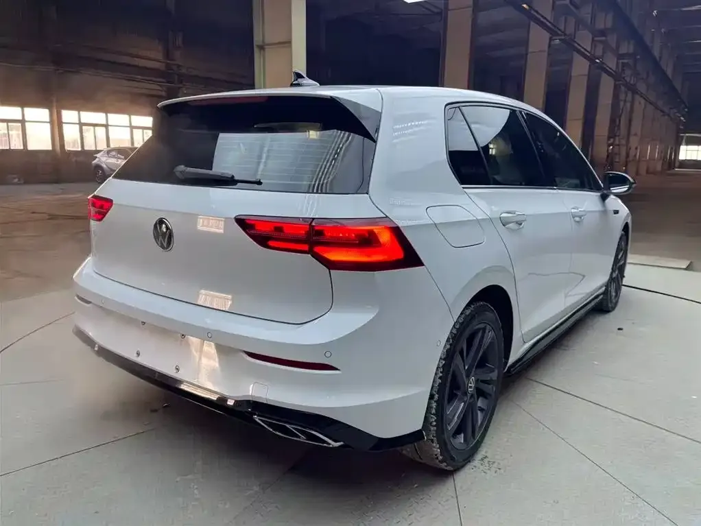 Volkswagen Golf 2023 из CN, фото 10