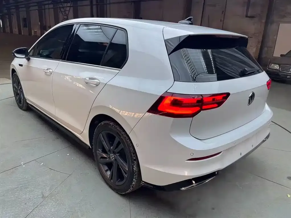 Volkswagen Golf 2023 из CN, фото 2