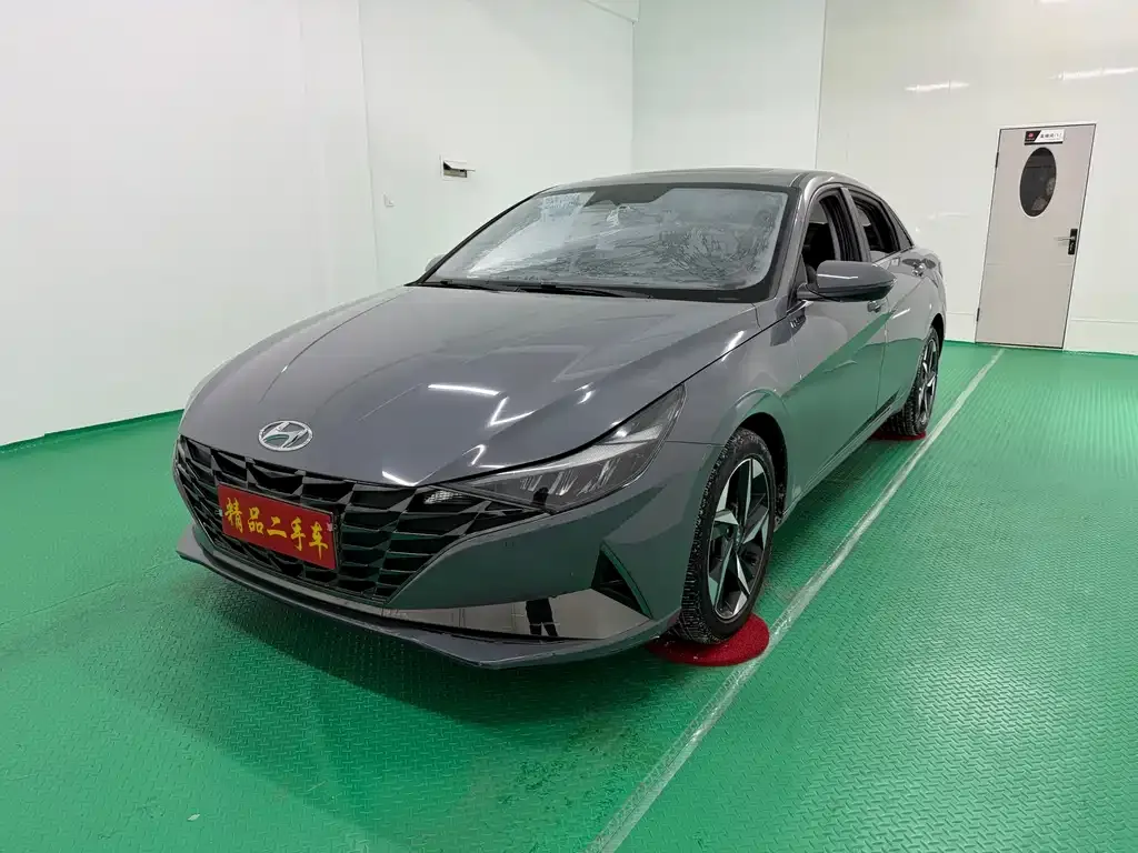 Hyundai Elantra — фото 1