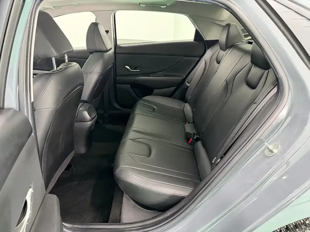 Hyundai Elantra — фото 4