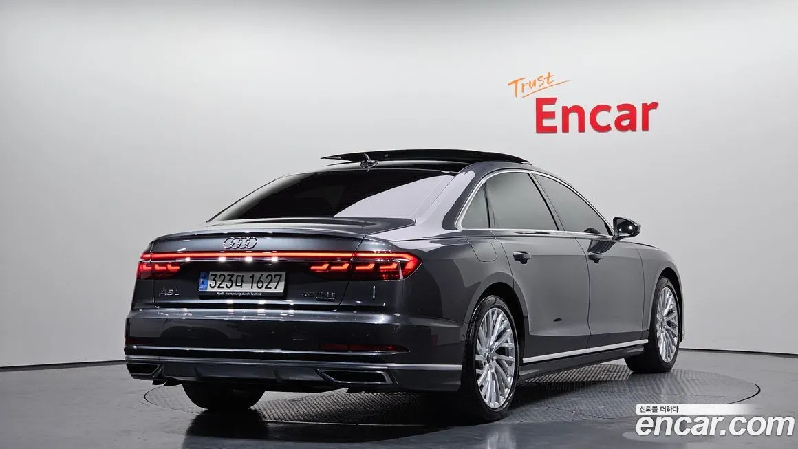 Audi A8 — фото 2