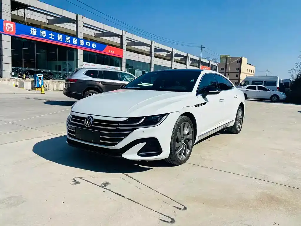 Volkswagen CC 2023 из CN, фото 1