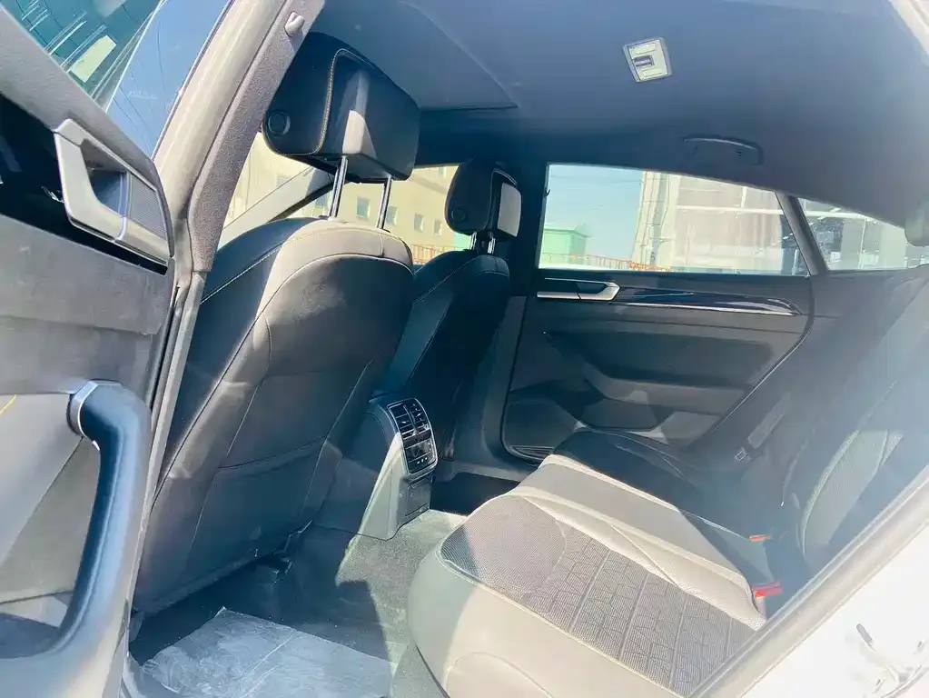 Volkswagen CC 2023 из CN, фото 10