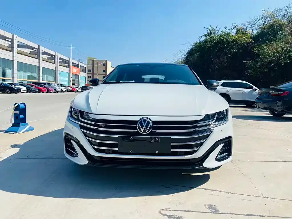 Volkswagen CC 2023 из CN, фото 2
