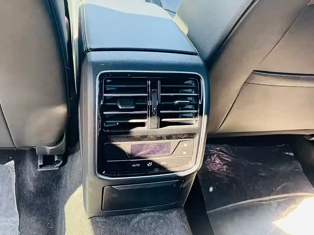 Volkswagen CC 2023 из CN, фото 7