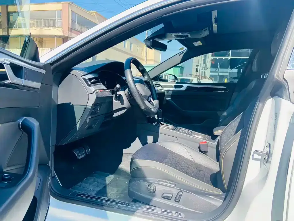 Volkswagen CC 2023 из CN, фото 9