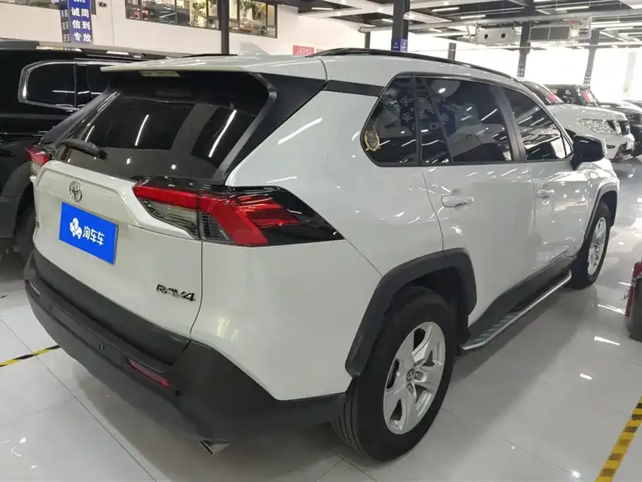 Toyota RAV4 2024 из CN, фото 3