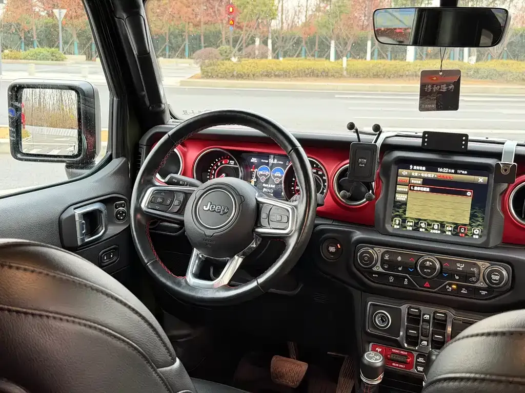 Jeep Wrangler — фото 9