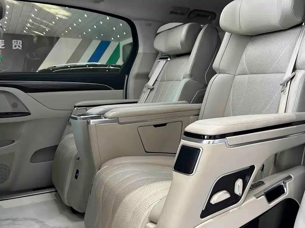Buick GL8 2023 из CN, фото 10