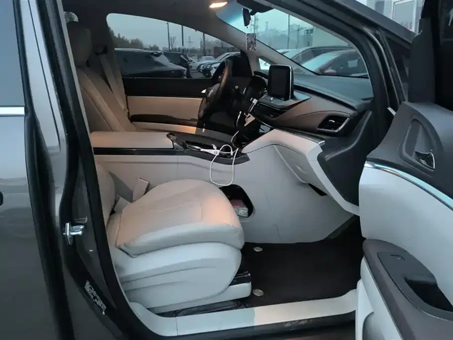 Buick GL8 2025 из CN, фото 3