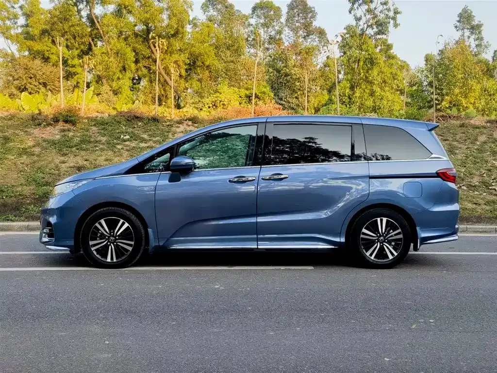 Honda Odyssey — фото 10